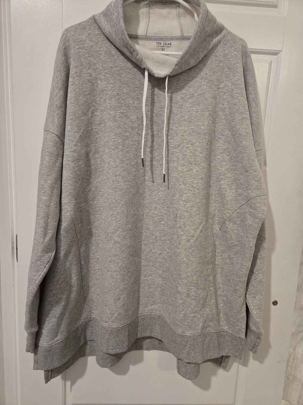 Tek Gear Women's Light Gray Crewneck Pullover Sweatshirt